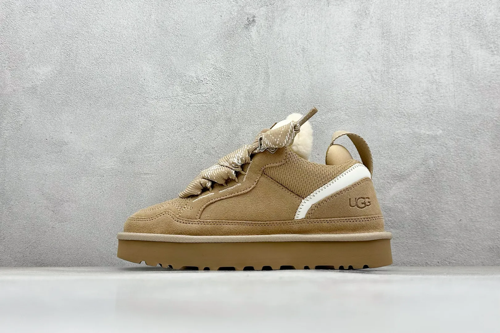 🐲💰 560 Support store UGG sheepskin all-in-one snow boots Mel style upper design, recycled ballistic canvas mesh, high-quality suede upper, two-color flat shoelaces. The inner material of the shoe is made of Longfeng sheep fur. Furry lining keeps warm and locks in heat. The sole material is a comfortable Treadlite by UGG EVA light wing outsole. Item number: 1144032 Size: 35-45